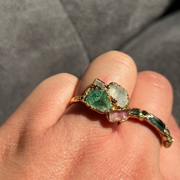 Gold custom raw gemstone ring - Picture 4 of 7